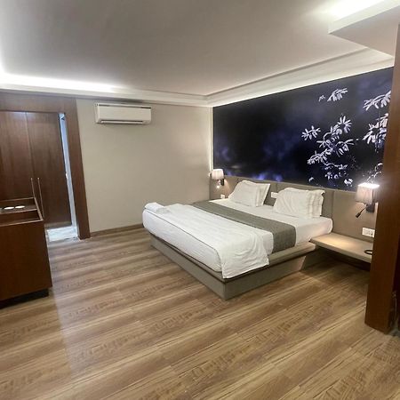 Lch Fitness Hotel Indore Luaran gambar