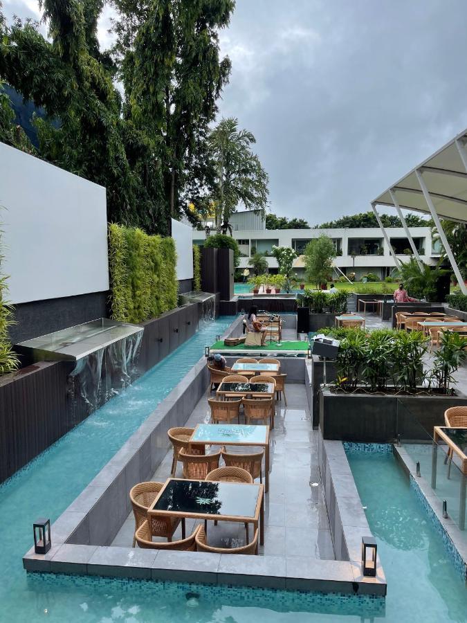 Lch Fitness Hotel Indore Luaran gambar