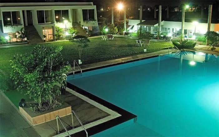 Lch Fitness Hotel Indore Luaran gambar