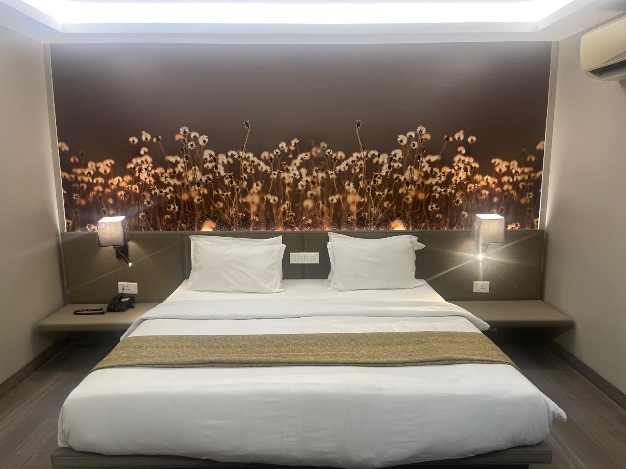 Lch Fitness Hotel Indore Luaran gambar